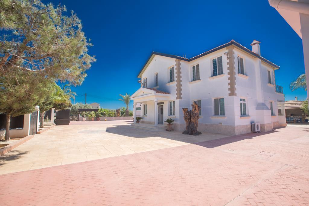 Papas Family Villa Paralimni Exterior foto