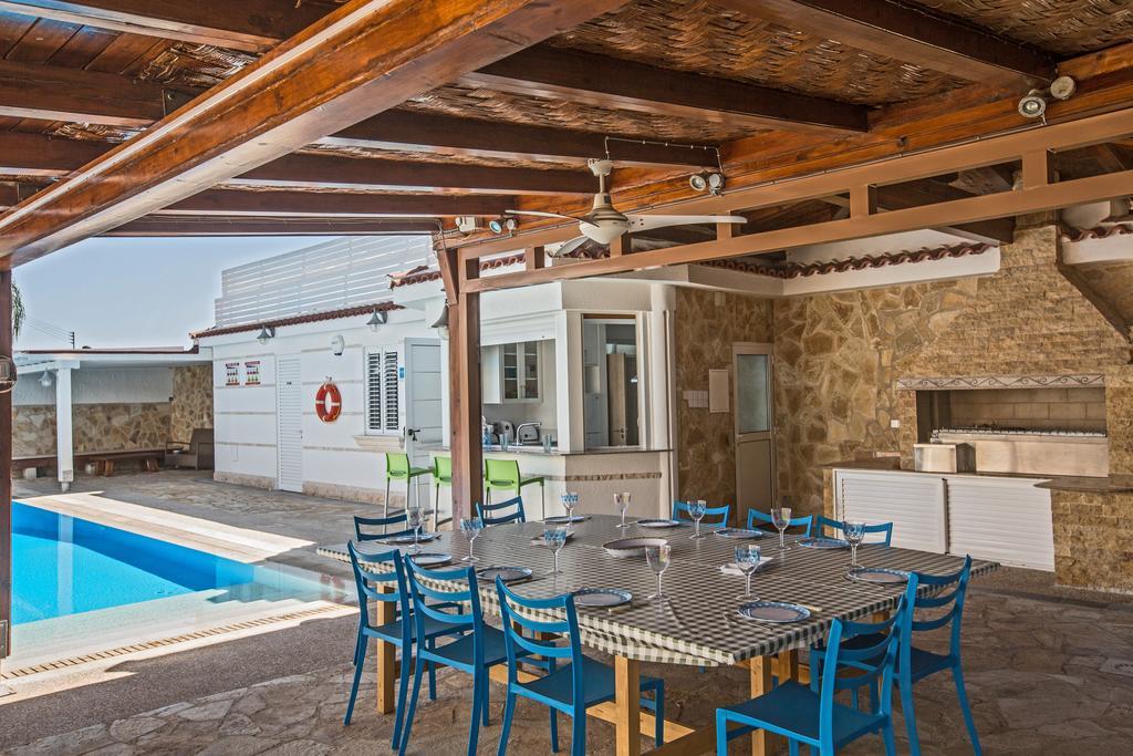 Papas Family Villa Paralimni Exterior foto